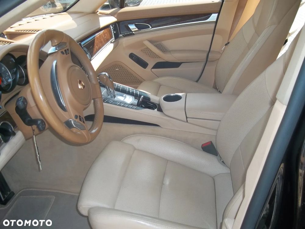Porsche Panamera 4S - 6