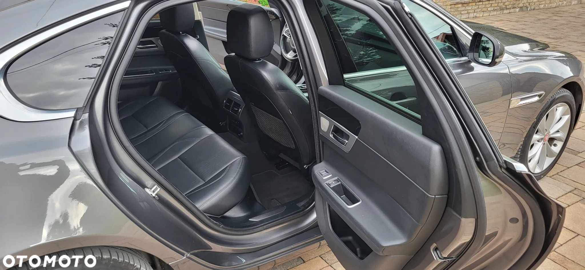 Jaguar XF 2.0 T Prestige - 23
