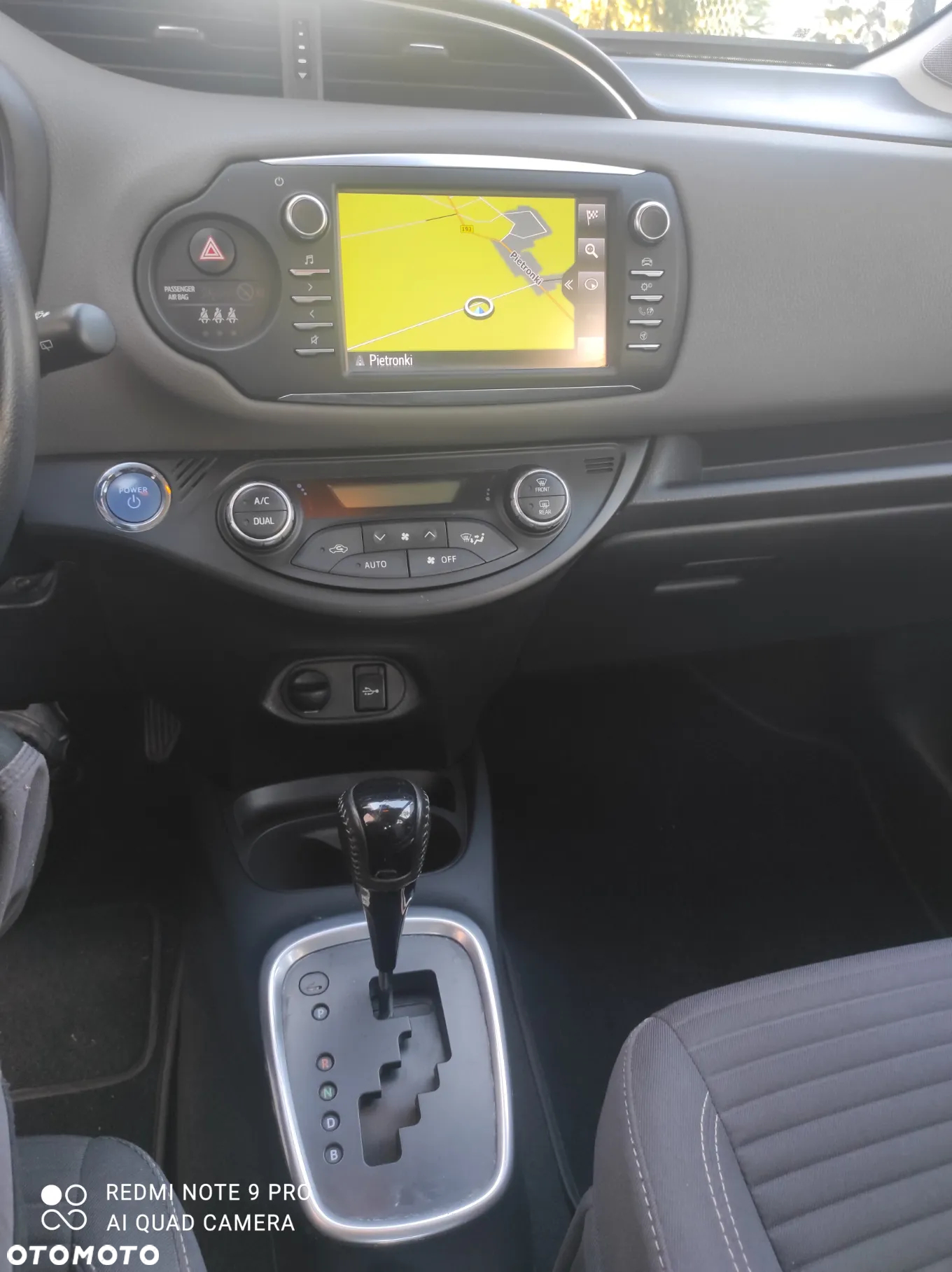 Toyota Yaris Hybrid 1.5 VVT-i - 9