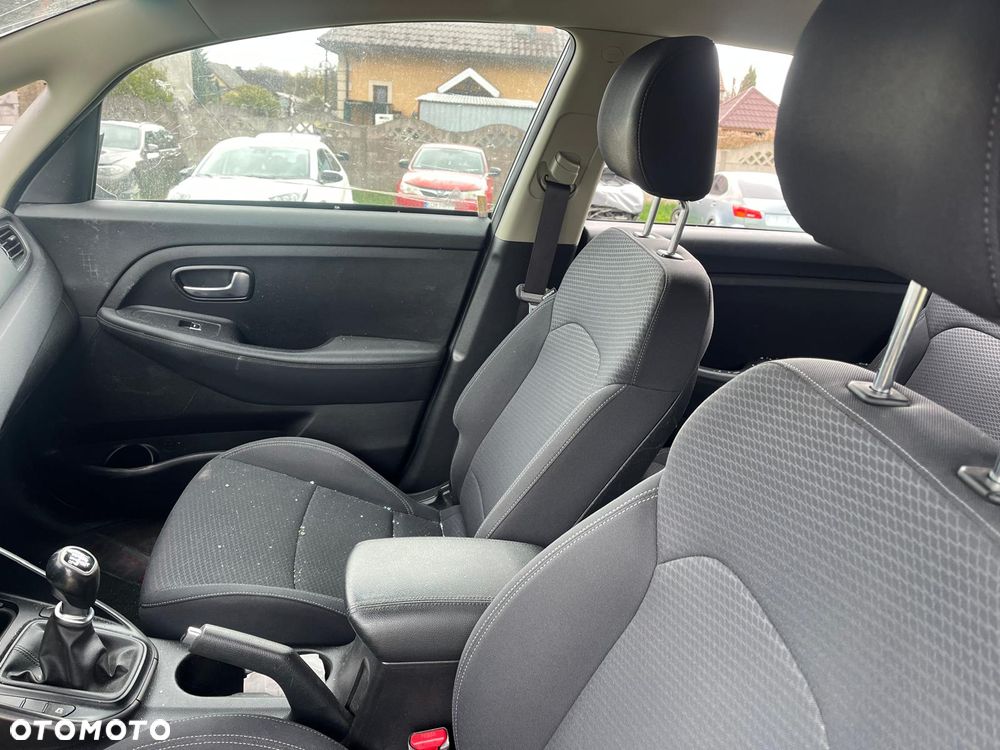 Kia Carens 1.6 GDI XL 7os EU6 - 9