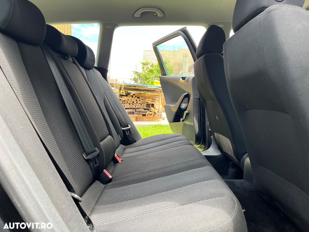 Volkswagen Passat 1.9 TDI Comfortline - 26