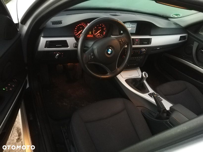 BMW Seria 3 320i - 3
