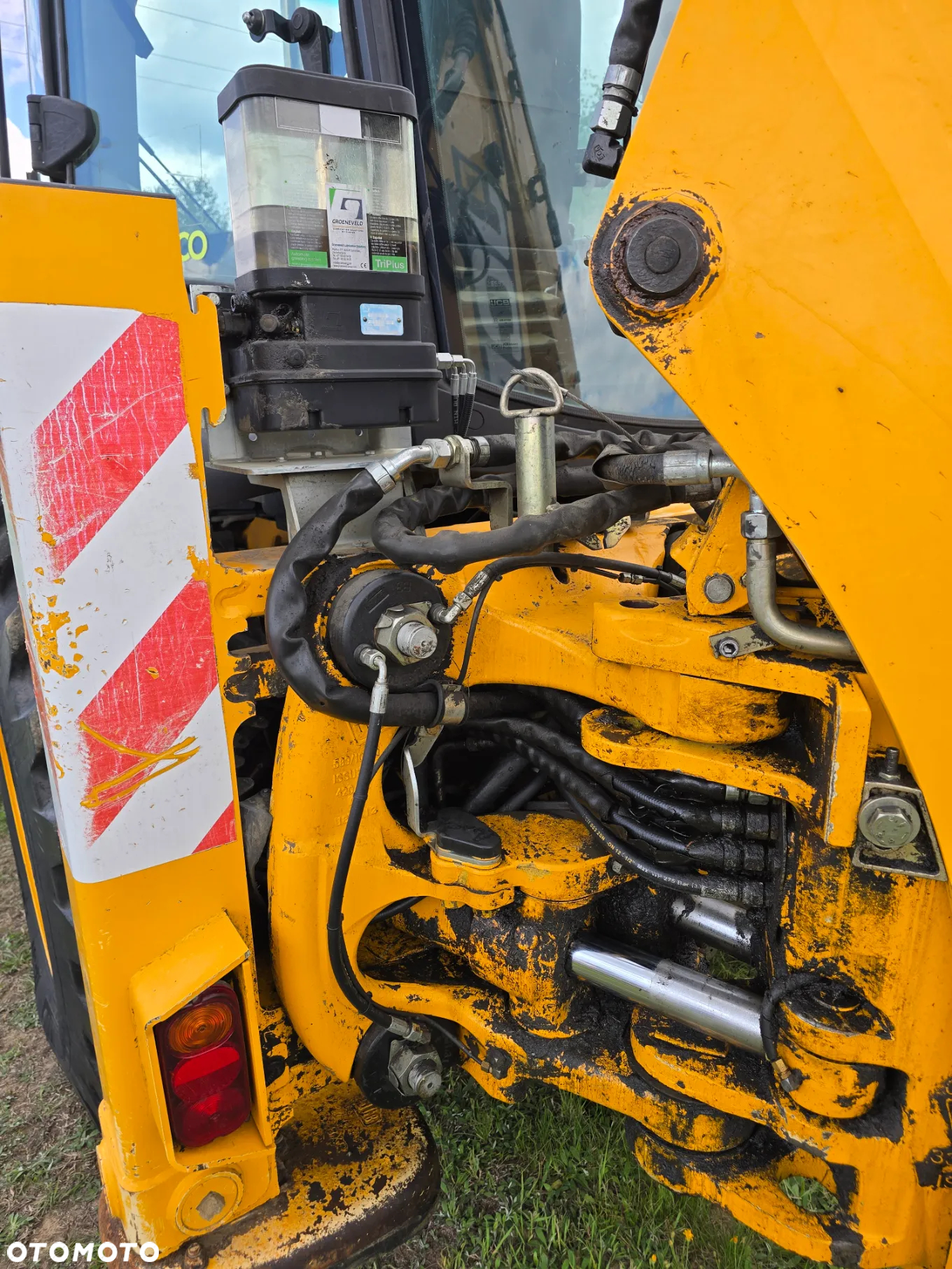 JCB - 8
