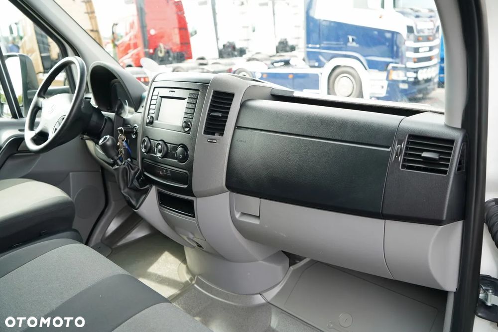 Volkswagen CRAFTER / KONTENER / 2017 ROK / BLIŹNIAK / 3 MIEJSCA / SPROWADZONY / PO KONTRAKCIE SERWISOWYM - 32