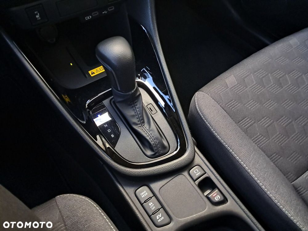 Toyota Yaris Hybrid 1.5 Style - 26