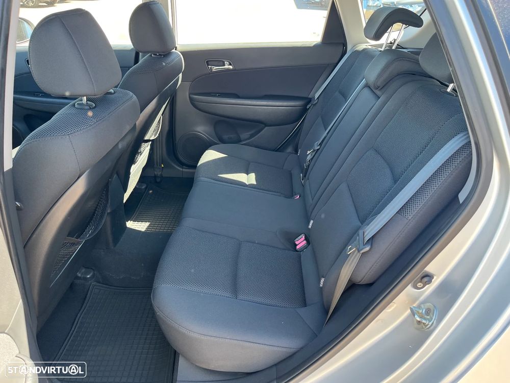 Hyundai i30 CW 1.6 CRDi Blue Comfort - 12