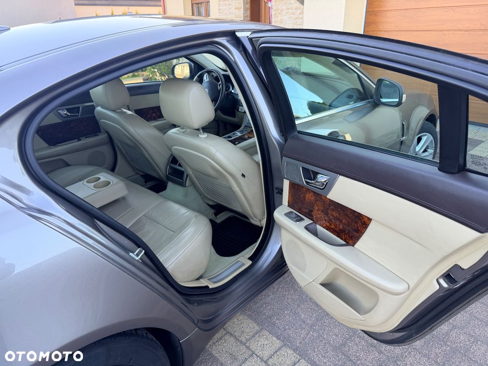 Jaguar XF 2.7 V6 Premium Luxury - 20