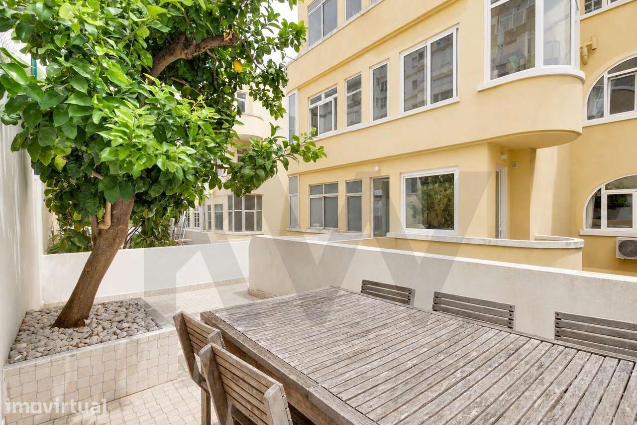 Apartamento T2 remodelado com 75m2 e terraço privativo, na Ajuda - Grande imagem: 2/33
