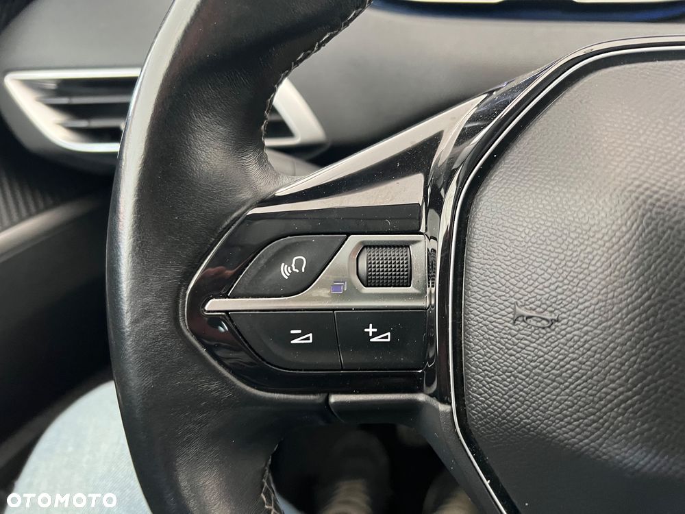 Peugeot 5008 PureTech 130 Stop & Start Allure Business-Paket - 31