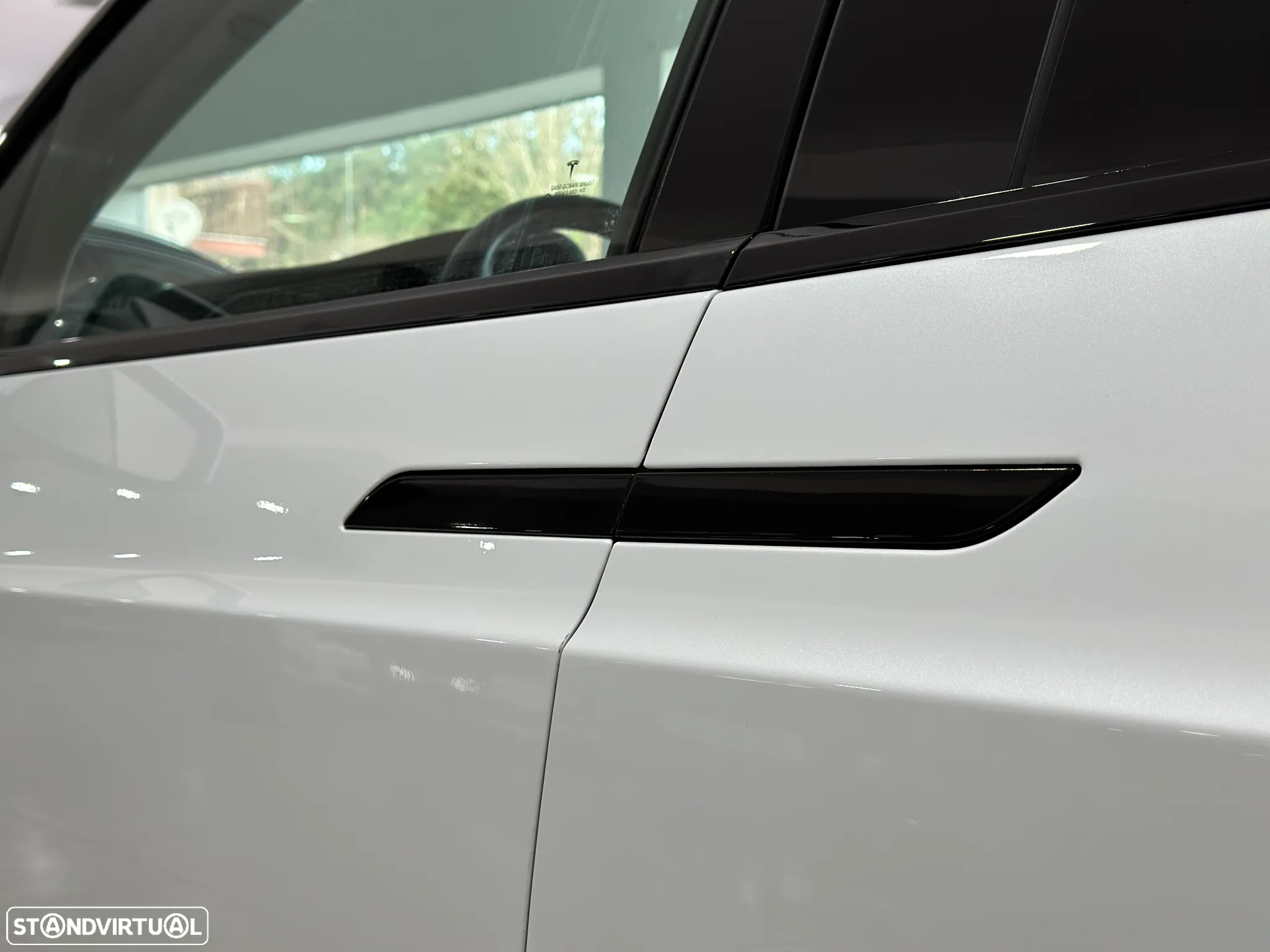 Tesla Model X - 10