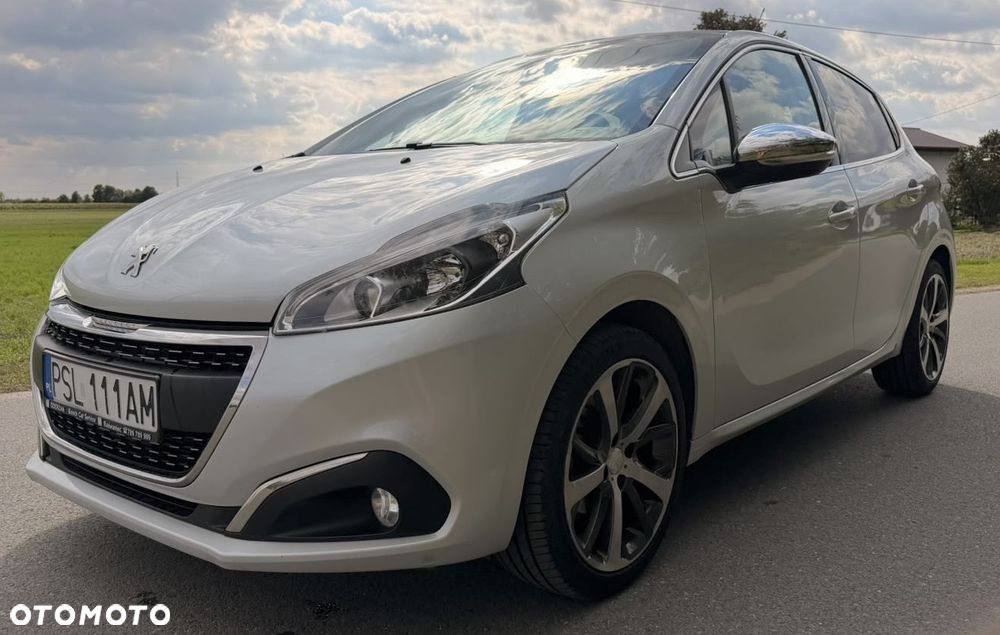 Peugeot 208 2015 photo 5