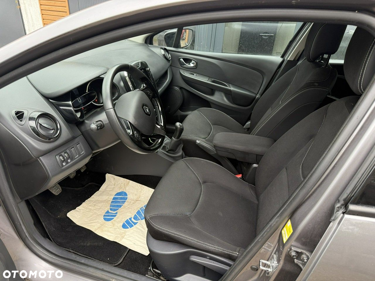 Renault Clio - 10