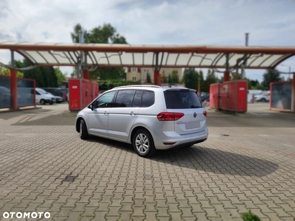 Volkswagen Touran - 8