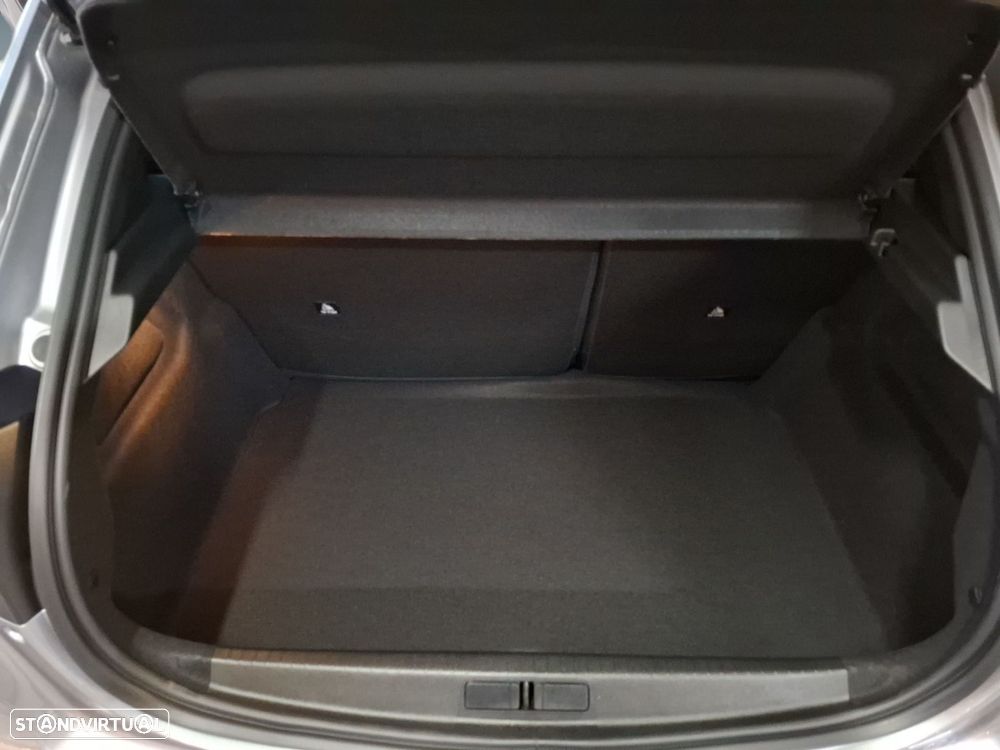 Peugeot 208 1.2 Edition — fotografia 23