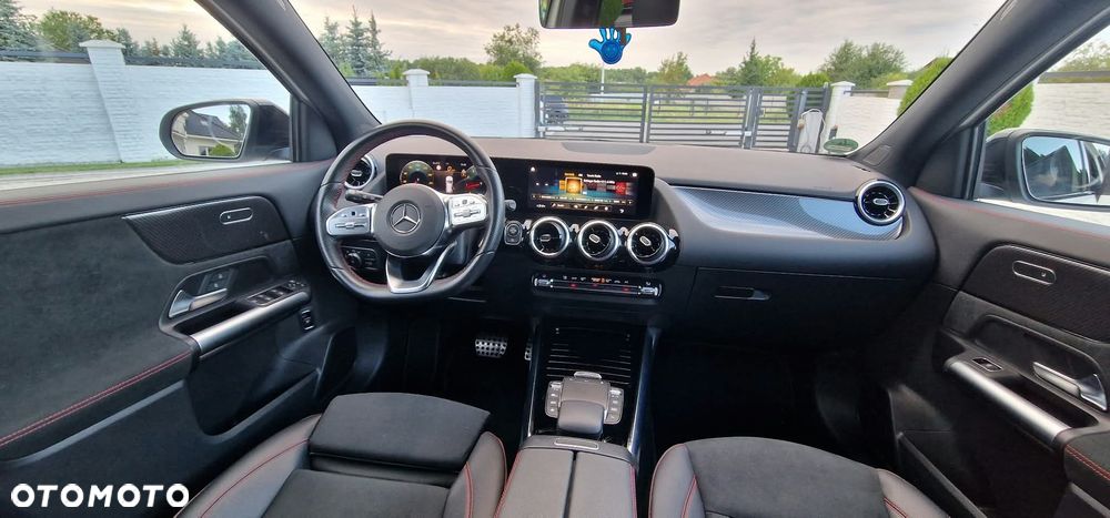 Mercedes-Benz GLA - 2