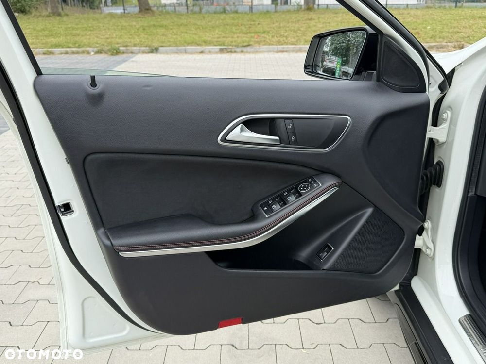 Mercedes-Benz GLA 220 CDI 7G-DCT AMG Line - 17