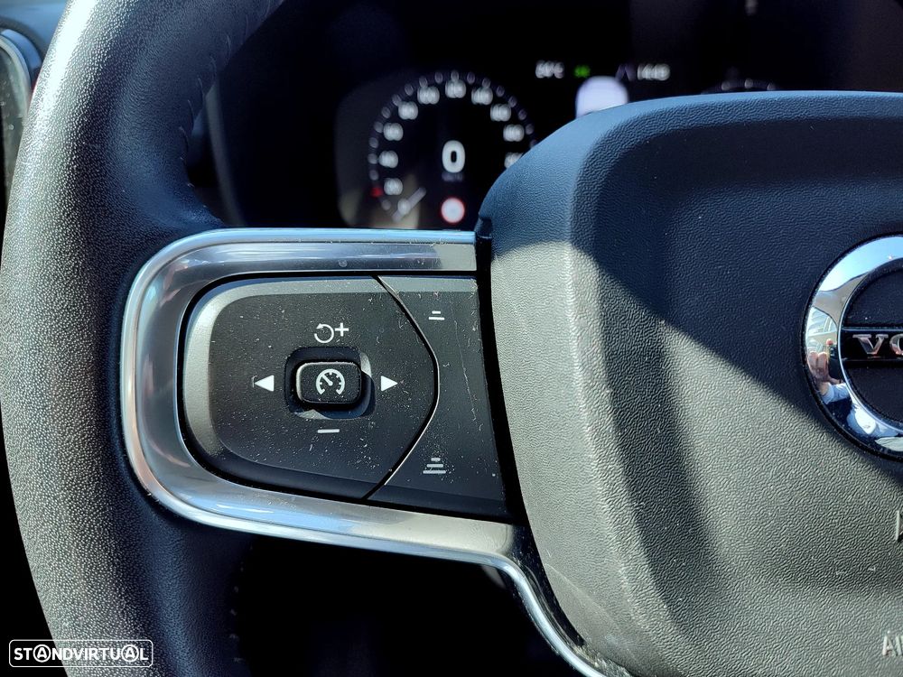 Volvo XC 40 1.5 T3 Momentum Plus Geartronic - 23