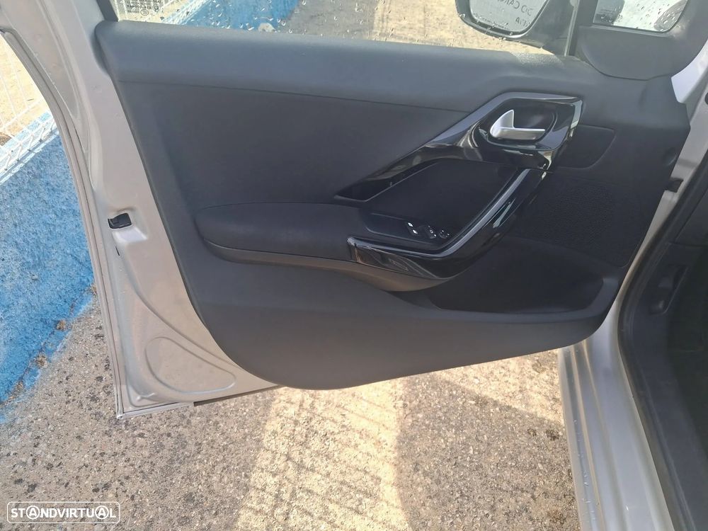 Peugeot 208 1.6 BlueHDi Allure - 8