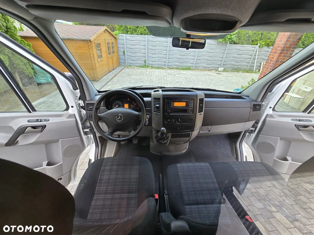 Mercedes-Benz Sprinter - 24