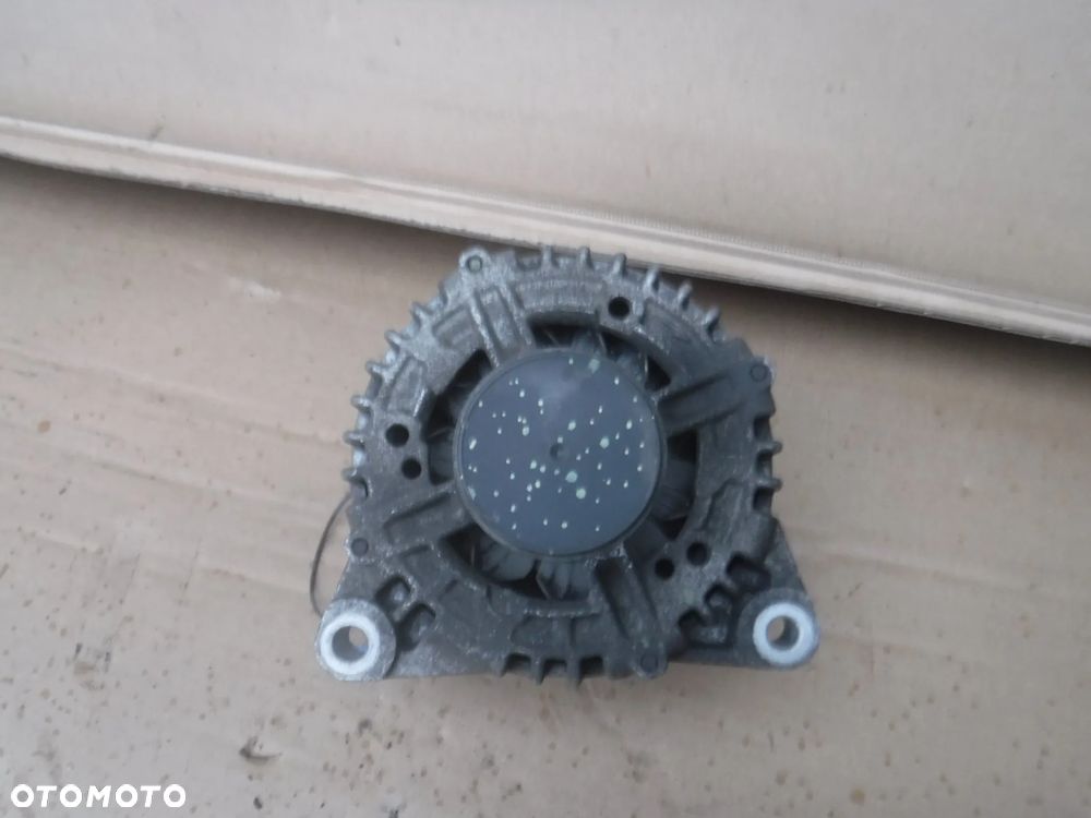 Land Rover Freelander II 2 2.2 TD4  alternator - 2