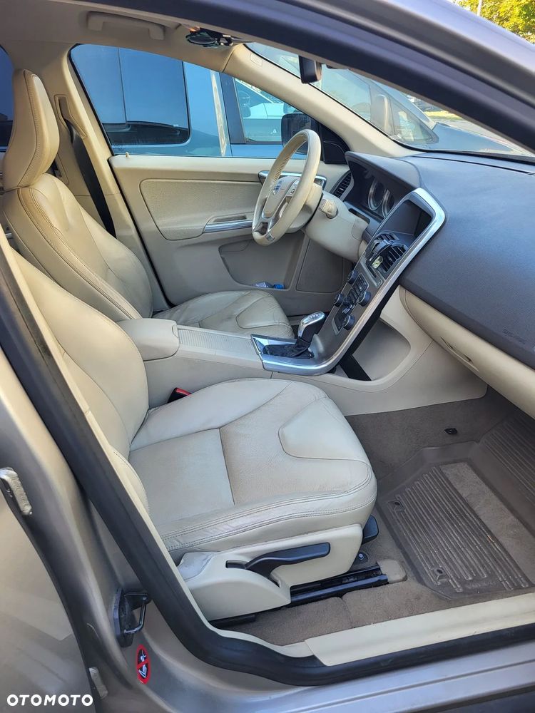 Volvo XC 60 D4 Geartronic Momentum - 11
