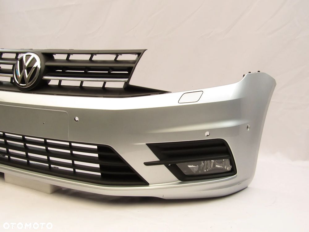 Zderzak przedni VW Caddy LIfe 15 - 20 Sprysk. / Pdc-6 Lakier LA7W - 11