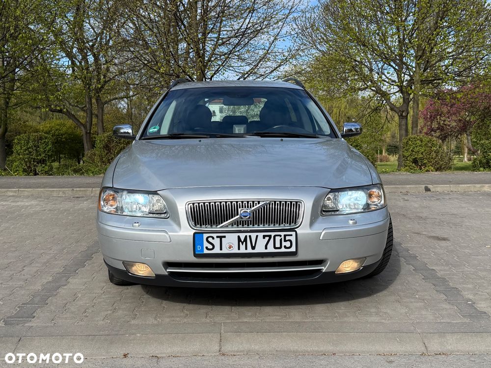 Volvo V70 2.4 Premium - 1