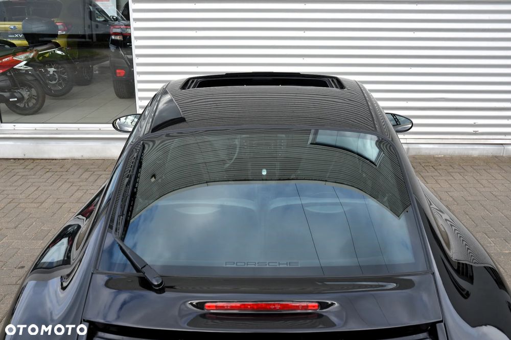 Porsche 911 Carrera 4 - 14