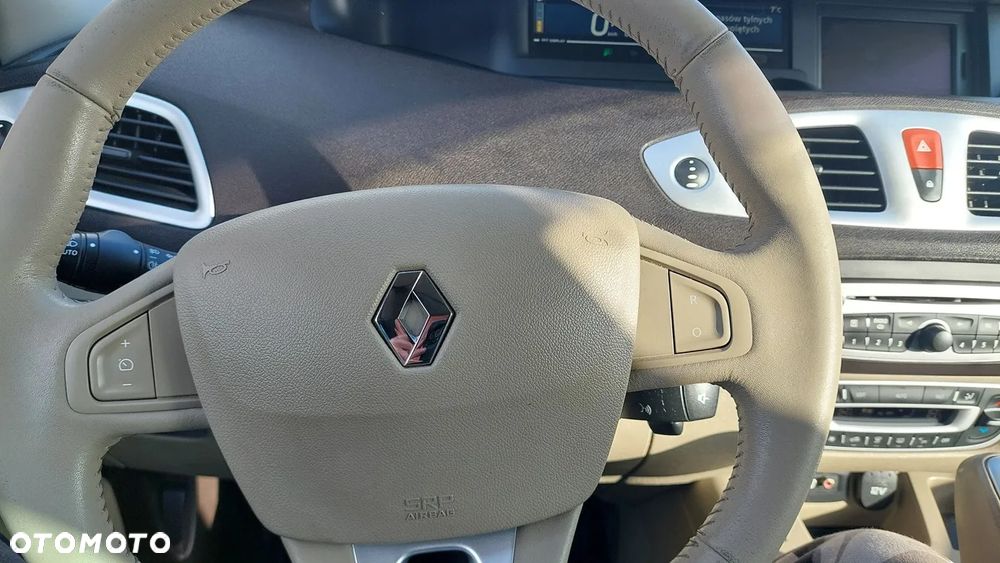 Renault Grand Scenic - 16