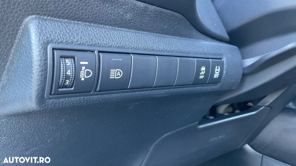 Toyota Corolla Sedan 1.8 HSD Business - 25