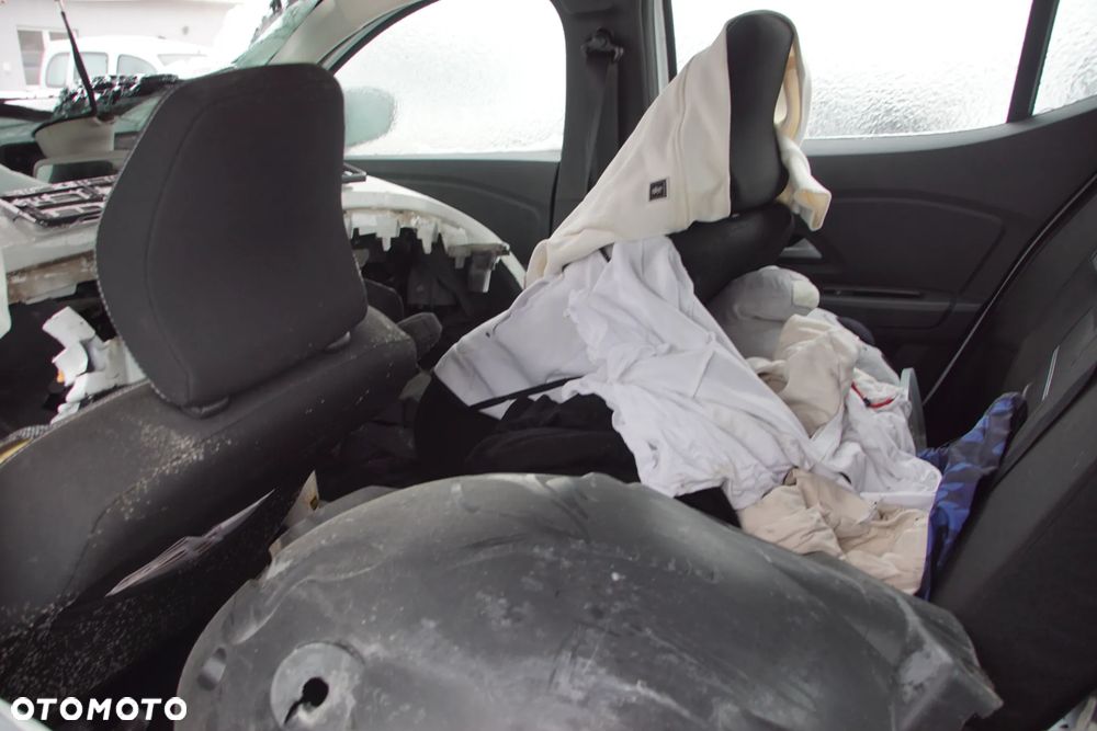 Auto na części - Dacia Sandero III Lift 1.0 TCE 91 KM H4D470 OV369 2024R Silnik Skrzynia Drzwi Błotnik Klapa Zderzak Lampa Lusterko Szyba Deska Kokpit Sterownik Moduł Czujnik Licznik Wyświetlacz Panel Kierownica - 12