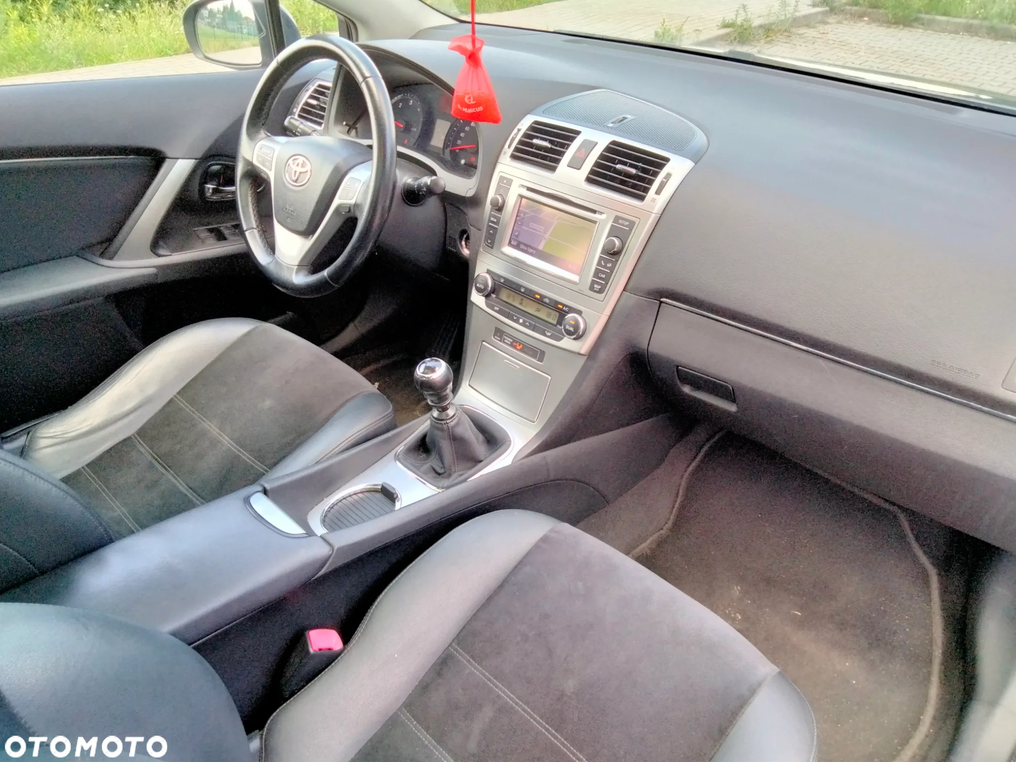 Toyota Avensis 2.0 D-4D Premium - 15
