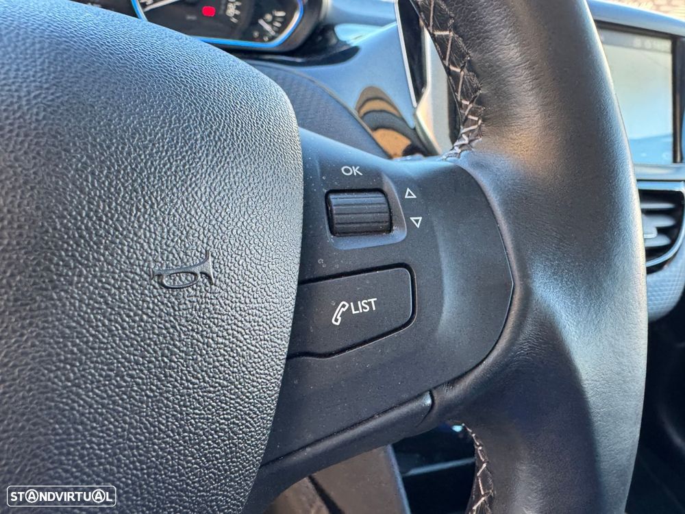 Peugeot 2008 1.2 PureTech Allure - 15