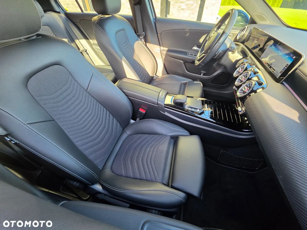 Mercedes-Benz Klasa A 180 Edycja specjalna 7G-DCT - 17