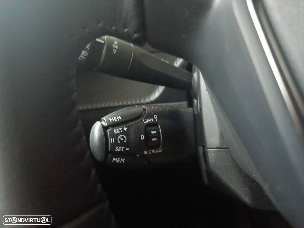 Peugeot 2008 1.2 Style - 17