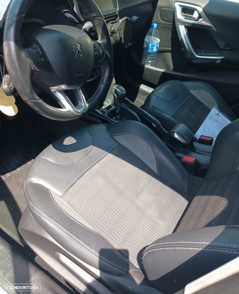 Peugeot 2008 1.2 PureTech Allure EAT6 - 4
