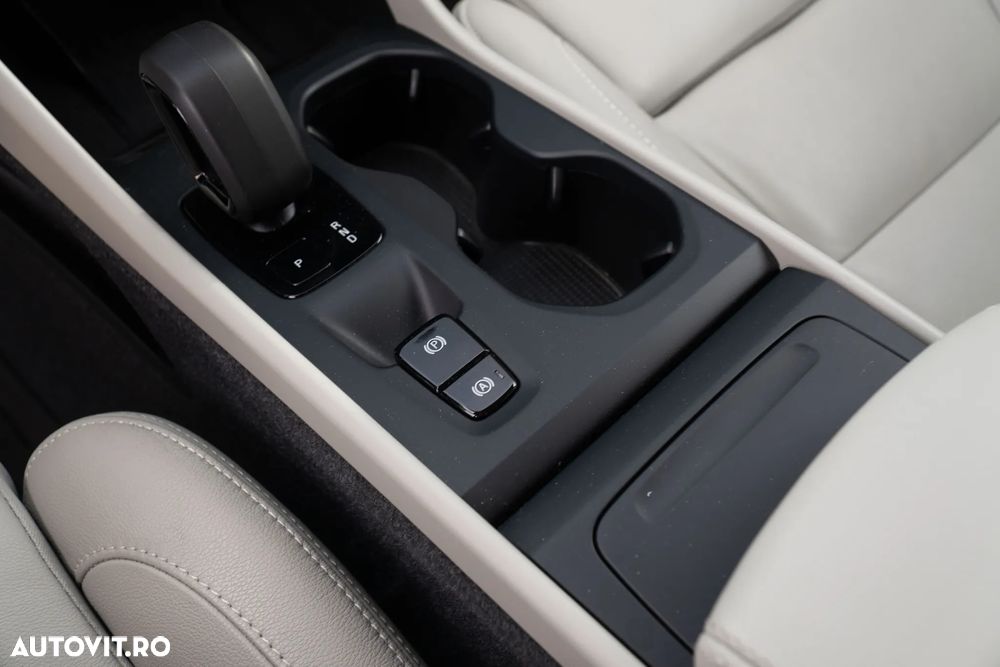 Volvo XC 40 B3 AT FWD MHEV Core - 24