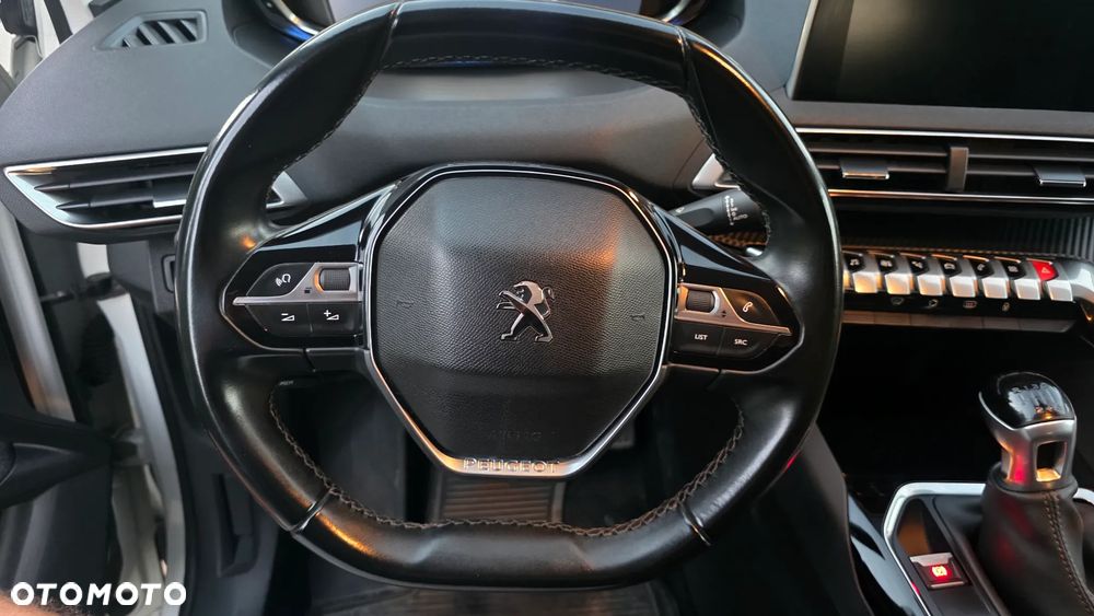 Peugeot 3008 1.2 PureTech Allure S&S - 21