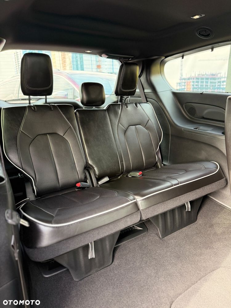 Chrysler Pacifica - 30