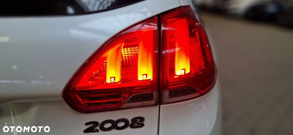 Peugeot 2008 1.2 Pure Tech Style EU6 - 13