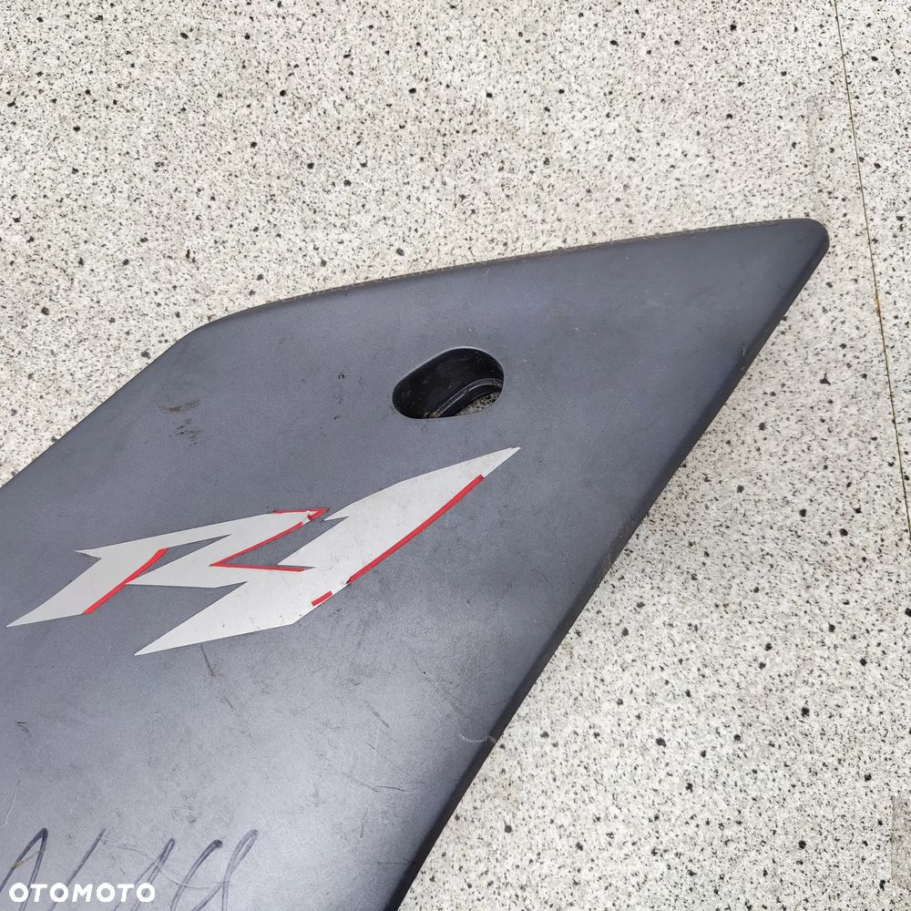 Owiewka, osłona prawa, bok, boczek prawy Yamaha R1 RN 19 - 2