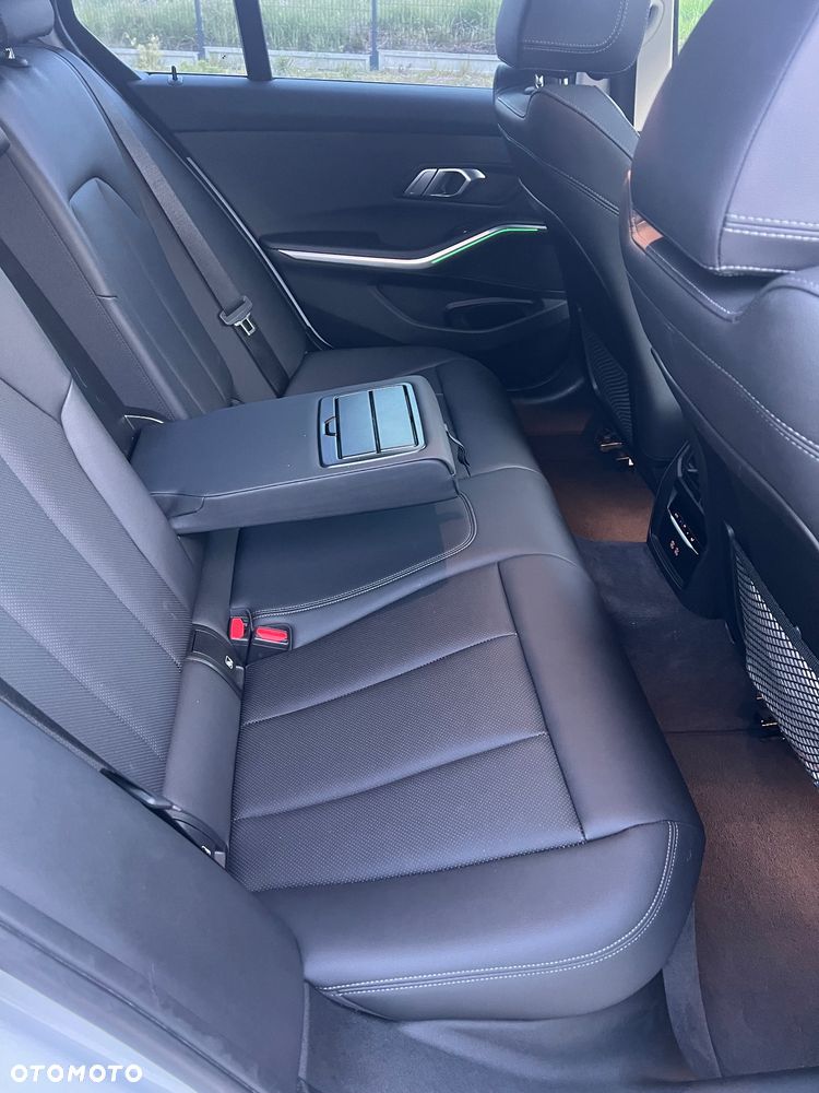 BMW Seria 3 320d xDrive Sport Line Shadow sport - 29