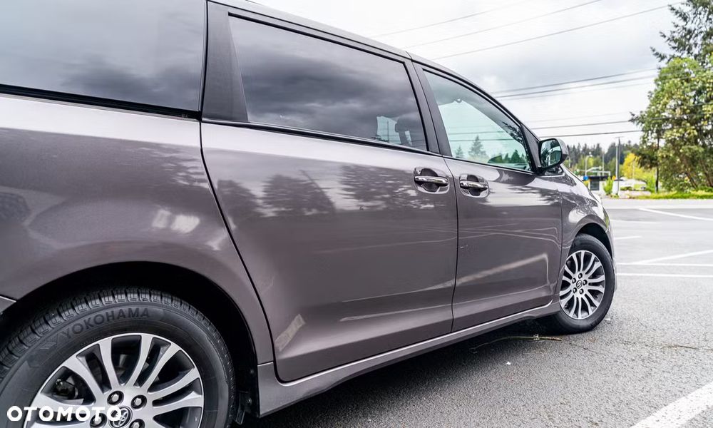 Toyota Sienna - 5