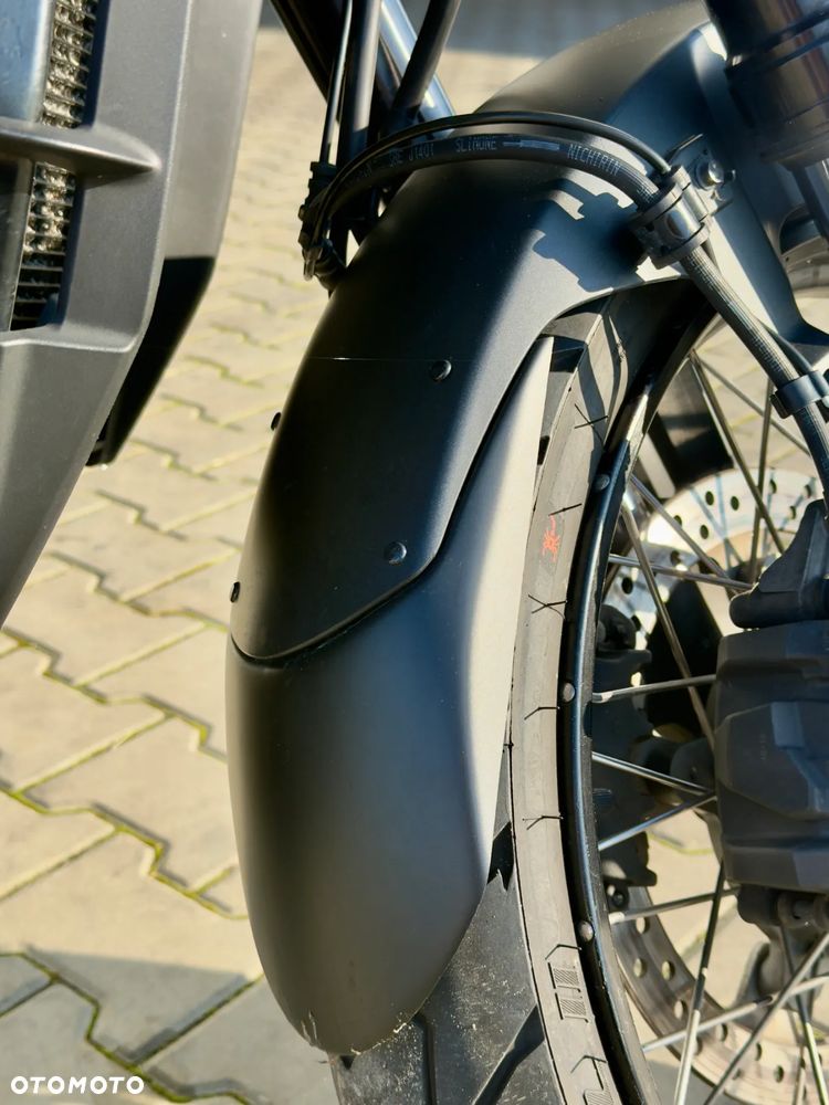 Honda VFR - 13