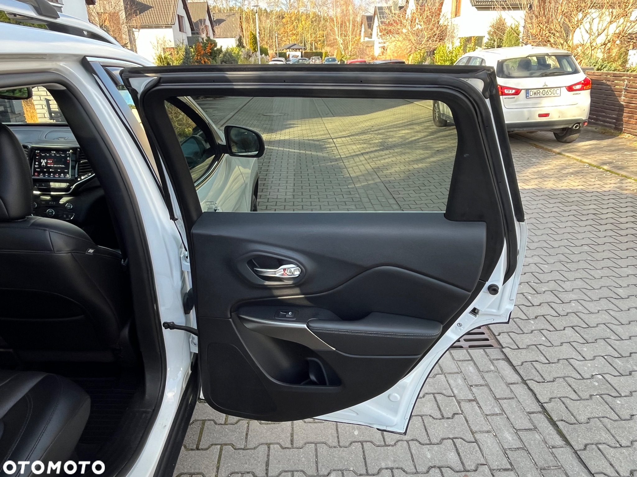 Jeep Cherokee - 11
