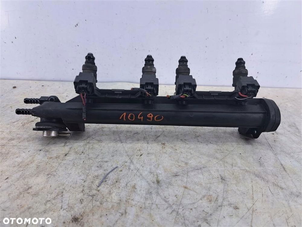 Listwa wtryskowa Audi A3 8L 1,6 B 1996-2003   06A133317A 037906031AL - 1