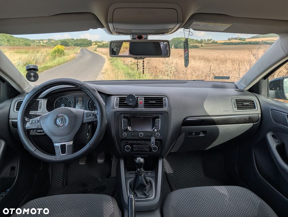 Volkswagen Jetta - 7