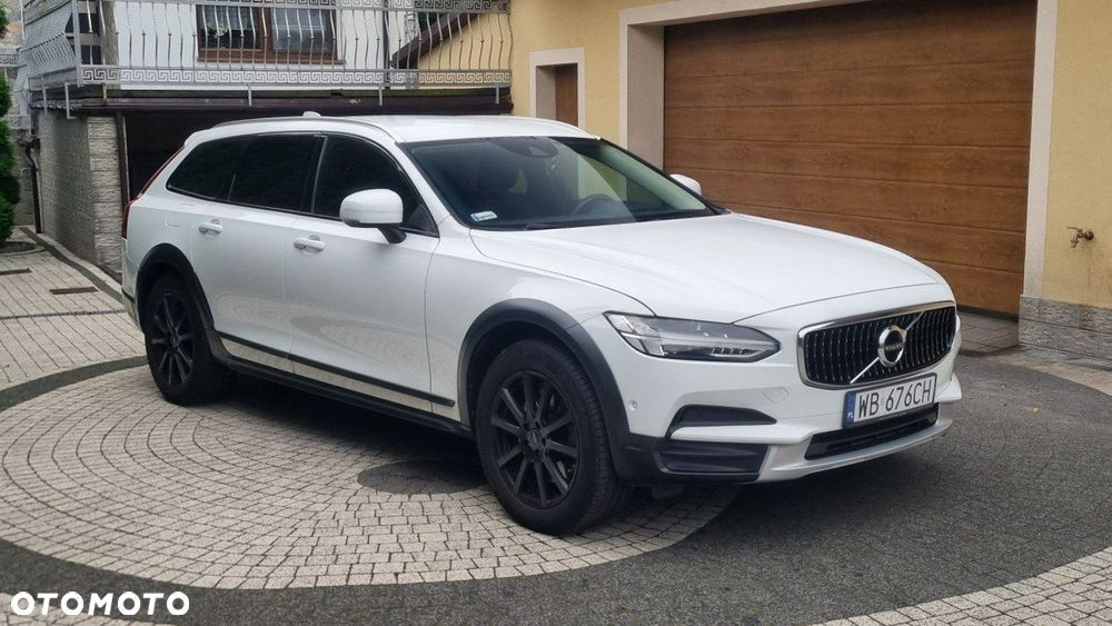 Volvo V90 Cross Country - 10