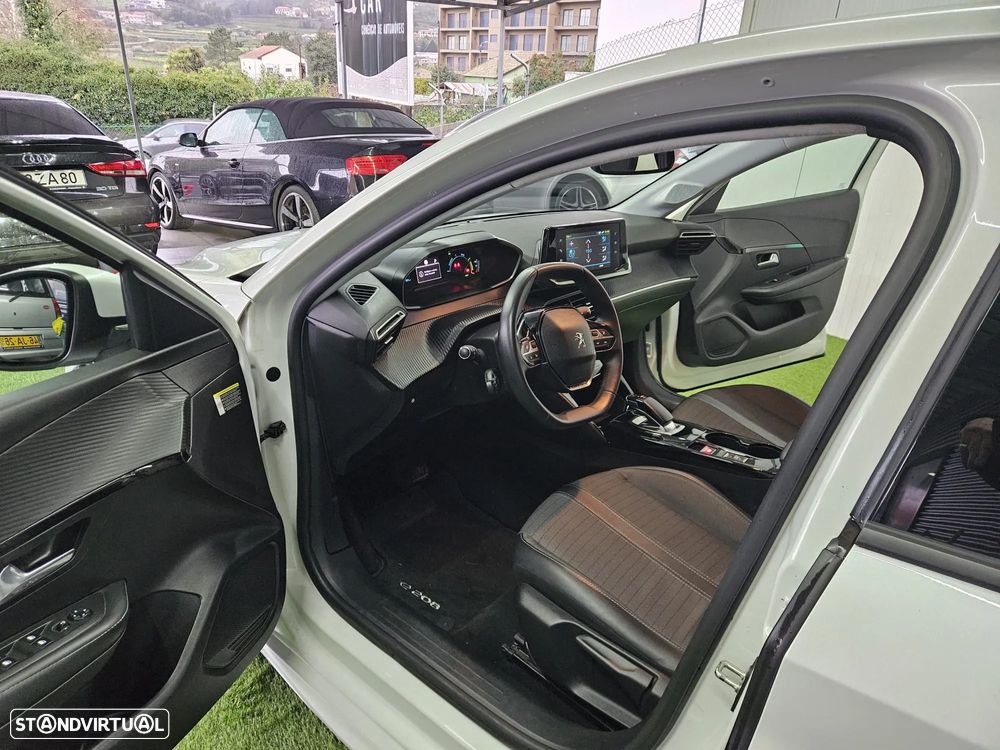Peugeot e-208 50 kWh Allure - 11