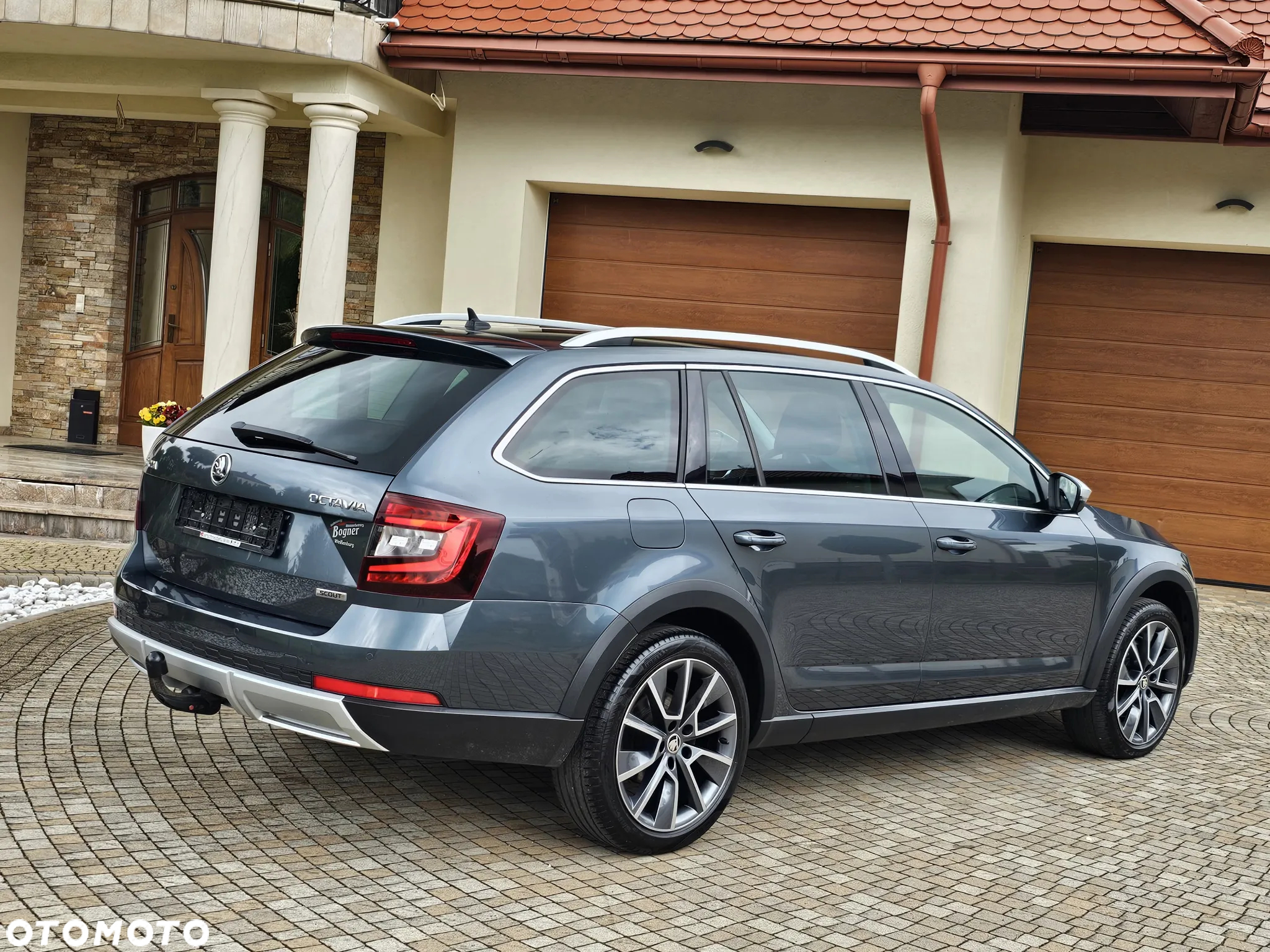 Skoda Octavia Combi 2.0 TDI 4x4 DSG Scout - 19